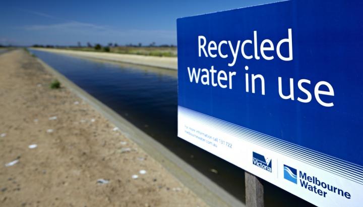 Melbourne Water sign saying 'Recycled Water in Use'